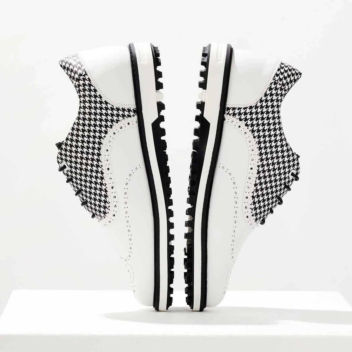 Duca Del Cosma Dandy Premium Spikeless Golf Shoes - White / Black - Handmade in 🇵🇹